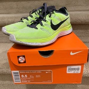 Brand New NIKE Flyknit One size 6.5